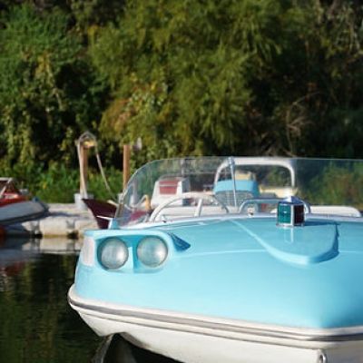 a small boat in a body of water